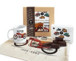 WFM — paczka (Zawartość paczki: koszulka, torba, kubek, słodycze; Rozmiar koszulki / bluzy: XXL (męska); Kolor koszulki / bluzy: biały; Rodzaj nadruku. Białe bluzy nierozpinane męskie nikiniki, m, bez wzorów, z bawełny, bez ramiączek, bez kaptura. Za 169.00 zł.