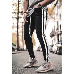 Męskie jeansy LEONARD BLACK. Czarne jeansy męskie Męskie jeansy LEONARD BLACK, bez wzorów, z jeansu. W wyprzedaży za 119.00 zł.