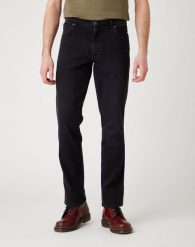 WRANGLER TEXAS SLIM BLACK CROW 112141152 W12SHP363. Czarne jeansy męskie Wrangler, bez wzorów, z jeansu. W wyprzedaży za 134.99 zł.