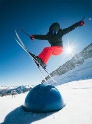 4F Spodnie narciarskie z szelkami membrana 15000 męskie - czerwone L. Czerwone spodnie narciarskie i snowboardowe męskie 4f, bez wzorów, z materiału, narciarskie, thinsulate. Za 799.99 zł.