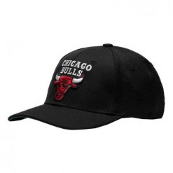 Czapka snapback klasyczna Chicago Bulls. Czarne czapki męskie Mitchell & Ness, bez wzorów, eleganckie. Za 198.50 zł.