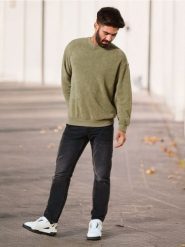 Bluza - khaki. Brązowe bluzy nierozpinane męskie Sinsay, l, bez wzorów, z materiału, bez ramiączek, bez kaptura. W wyprzedaży za 29.99 zł.