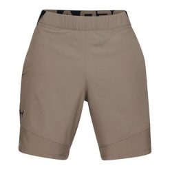 Szorty w kolorze jasnobrązowym. Szorty męskie Under Armour. W wyprzedaży za 94.95 zł.