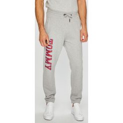 Tommy Jeans - Spodnie. Spodnie na co dzień męskie Tommy Jeans. W wyprzedaży za 239.90 zł.