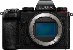 Aparat Panasonic Lumix S5 (DC-S5E-K). Bezlusterkowce PANASONIC. Za 8,043.12 zł.