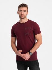 Bawełniany męski t-shirt z nadrukiem na kieszonce – bordowy V2 - Rozmiar: XXL. Czerwone t-shirty męskie Ombre Clothing, m, bez wzorów, z bawełny, bez kołnierzyka, bez ramiączek. W wyprzedaży za 112.49 zł.