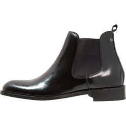 Base London TRUMAN Botki hi shine black. Buty zimowe męskie marki Base London. W wyprzedaży za 381.75 zł.