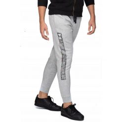 Spodnie dresowe męskie Under Armour. Szare spodnie na co dzień męskie Under Armour, bez wzorów, z dresówki, sportowe. Za 183.00 zł.