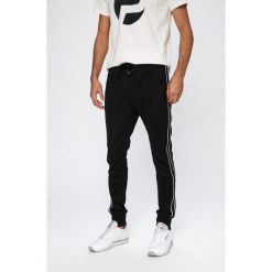 Casual Friday - Spodnie. Spodnie na co dzień męskie marki Casual Friday. W wyprzedaży za 99.90 zł.