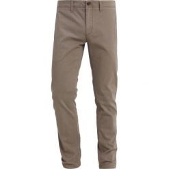 Tommy Jeans ESSENTIAL SLIM Chinosy grey. Brązowe eleganckie spodnie męskie Tommy Jeans, z bawełny. Za 379.00 zł.