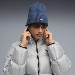 Czapka średniej głębokości Essentials z naszywką PUMA Dark Indigo Blue. Niebieskie czapki męskie Puma, z aplikacjami, eleganckie. Za 79.00 zł.