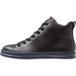 Camper RUNNER FOUR Sneakersy wysokie black. Czarne buty sportowe na co dzień męskie Camper, z materiału. Za 509.00 zł.