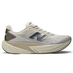 Buty męskie New Balance FuelCell Rebel v5 MFCXPA5 – beżowe. Brązowe buty do biegania męskie New Balance, bez wzorów, z gumy, bez zapięcia, do biegania. Za 749.99 zł.