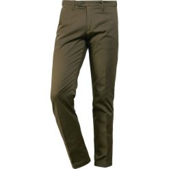 DRYKORN Chinosy khaki. Eleganckie spodnie męskie marki DRYKORN. Za 509.00 zł.