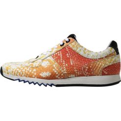 Floris van Bommel Sneakersy niskie yellow. Żółte buty sportowe na co dzień męskie Floris van Bommel, z materiału. Za 839.00 zł.
