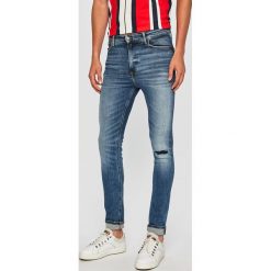Tommy Jeans - Jeansy Simon. Niebieskie jeansy męskie Tommy Jeans, bez wzorów, z bawełny. Za 499.90 zł.