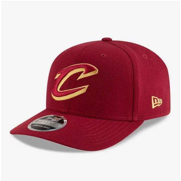 New Era/Czapka Nba 970Ss Cavs - 60755433. Czerwone czapki męskie New Era, bez wzorów, sportowe. Za 170.80 zł.