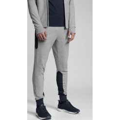 Spodnie dresowe męskie Kamil Stoch Collection SPMD501 - szary melanż. Spodnie dresowe męskie marki 4f. W wyprzedaży za 129.99 zł.
