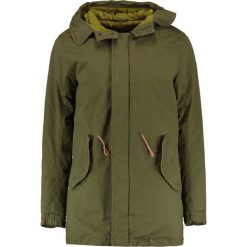Scotch & Soda LONG HOODED QUILTED Parka army. Parki męskie marki Scotch & Soda. W wyprzedaży za 731.40 zł.