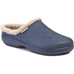 Klapki CROCS - Colorlite Lined Clog 16195 Navy/Tumbleweed. Niebieskie klapki i japonki męskie Crocs, bez wzorów, z futra. W wyprzedaży za 159.00 zł.