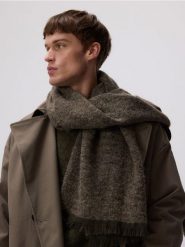 Szalik z domieszką wełny - jasny zielony. Zielone szaliki męskie Reserved, bez wzorów, z wełny. W wyprzedaży za 49.99 zł.