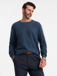Męski sweter RELAXED FIT z dzianiny o diamentowym splocie – granatowy V2 - Rozmiar: S. Niebieskie swetry męskie Ombre Clothing, z aplikacjami, z bawełny, casualowe, bez kołnierzyka, bez ramiączek. W wyprzedaży za 69.99 zł.