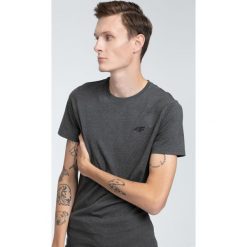 T-shirt męski TSM023 - ciemny szary melanż. T-shirty męskie marki 4f. W wyprzedaży za 49.99 zł.