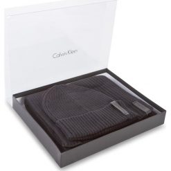 Zestaw Szalik i Czapka CALVIN KLEIN - Octave Giftset K50K503462 001. Czapki męskie marki Calvin Klein. W wyprzedaży za 289.00 zł.