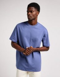 MESKA KOSZULKA LEE PLAIN LOOSE TEE SURF BLUE 112350758. Niebieskie t-shirty męskie Lee, xl, bez wzorów, bez kołnierzyka, bez ramiączek. Za 79.99 zł.