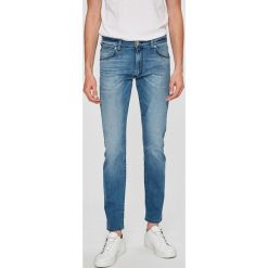 Wrangler - Jeansy Larston. Jeansy męskie marki Wrangler. W wyprzedaży za 229.90 zł.
