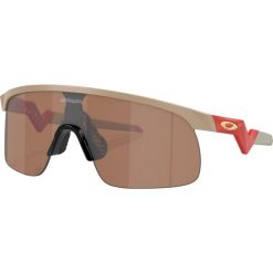 Okulary przeciwsłoneczne Oakley Resistor (Youth Fit) Patrick Mahomes II. Czerwone okulary przeciwsłoneczne męskie Oakley, bez wzorów, młodzieżowe. Za 576.00 zł.