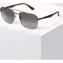 RayBan Okulary przeciwsłoneczne light brown/light grey gradient dark grey. Brązowe okulary przeciwsłoneczne męskie Ray-Ban, w gradientowe wzory. Za 659.00 zł.