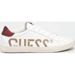 Guess Jeans - Buty. Szare buty sportowe na co dzień męskie Guess Jeans, z aplikacjami, z gumy, sportowe. Za 399.90 zł.