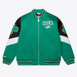 Kurtka Mitchell & Ness NBA Throw It Jkt Vntg Celtic. Kurtki męskie Mitchell & Ness, bez wzorów, bez ramiączek, bez kaptura. Za 697.95 zł.
