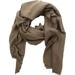 Szal GUESS - AW7951 POL03 OLV. Szaliki męskie marki Guess. W wyprzedaży za 139.00 zł.