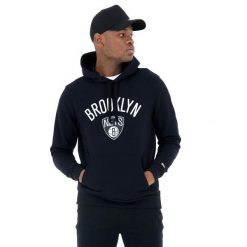 Bluza z kapturem Brooklyn Nets. Białe bluzy z kapturem męskie New Era, m, bez wzorów, z kapturem. W wyprzedaży za 265.00 zł.