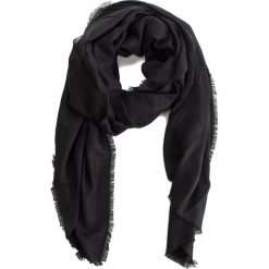 Szal GUESS - AW8027 POL03 BLA. Szaliki męskie marki Guess. Za 189.00 zł.