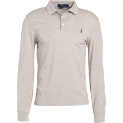 Polo Ralph Lauren SLIM FIT Koszulka polo expedition dune. Koszulki męskie z długim rękawem marki Polo Ralph Lauren. W wyprzedaży za 356.30 zł.