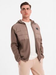 Lekka męska kurtka z łączonych materiałów z kapturem i ozdobnym pikowaniem – jasnobrązowa V2 OM-JANP-0160 - XXL. Brązowe kurtki męskie Ombre Clothing, l, z aplikacjami, z gumy, bez ramiączek, z kapturem. W wyprzedaży za 139.99 zł.