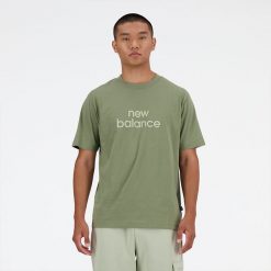 Koszulka męska New Balance MT41582DEK – zielona. Zielone t-shirty sportowe męskie New Balance, l, bez wzorów, z materiału, klasyczne, bez ramiączek. Za 69.99 zł.