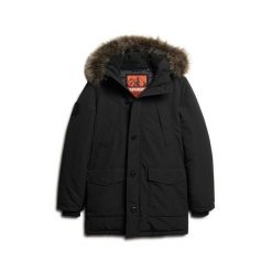 Parka z kapturem i sztucznym futrem Superdry Everest. Czarne parki męskie Superdry., na zimę, l, bez wzorów, z kapturem. W wyprzedaży za 661.35 zł.