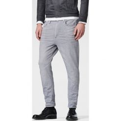Dżinsy "Typ C 3D" - Slim fit - w kolorze jasnoszarym. Szare jeansy męskie G-Star, z aplikacjami, klasyczne. W wyprzedaży za 265.95 zł.