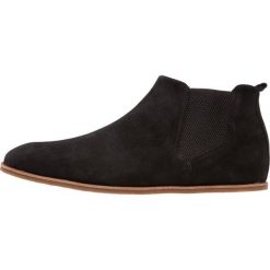 Royal RepubliQ EVO LOW CHELSEA Botki black. Buty zimowe męskie marki Royal RepubliQ. W wyprzedaży za 501.75 zł.