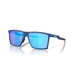 Okulary przeciwsłoneczne szklane Oakley Futurity Sun Prizm. Niebieskie okulary przeciwsłoneczne męskie Oakley, bez wzorów, sportowe, szklane. W wyprzedaży za 800.35 zł.