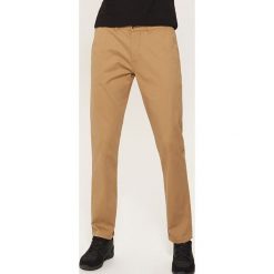 Spodnie typu chino - Beżowy. Brązowe eleganckie spodnie męskie House. Za 99.99 zł.