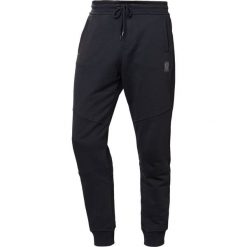 Belstaff OAKINGTON Spodnie treningowe black. Długie spodnie sportowe męskie marki Belstaff. Za 689.00 zł.