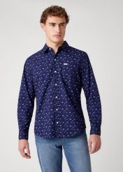 MĘSKA KOSZULA MATERIAŁOWA WRANGLER LS 1PKT SHIRT INDIGO W5D0N4452 112130102. Niebieskie koszule męskie Wrangler, m, bez wzorów, z materiału, bez kołnierzyka, bez ramiączek. Za 129.99 zł.