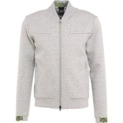 BOSS ATHLEISURE SICON Kardigan grey melange. Kardigany męskie marki BOSS ATHLEISURE. W wyprzedaży za 431.55 zł.