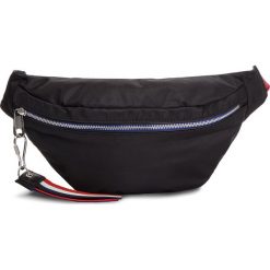 Saszetka nerka TOMMY JEANS - Tj Logo Tape Crossbo AU0AU00353 902. Saszetki męskie Tommy Jeans. Za 349.00 zł.