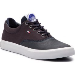 Tenisówki TOMMY HILFIGER - Oxford Sneaker FM0FM01938 Midnight 403. Niebieskie trampki męskie Tommy Hilfiger, bez wzorów, z gumy, bez zapięcia. W wyprzedaży za 209.00 zł.